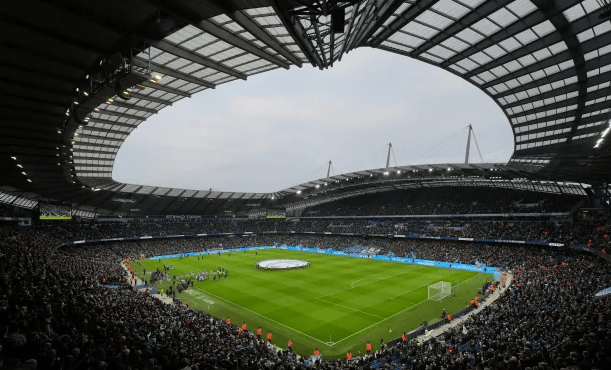 官方：因球场积雪结冰严重，圣保利vs莱比锡